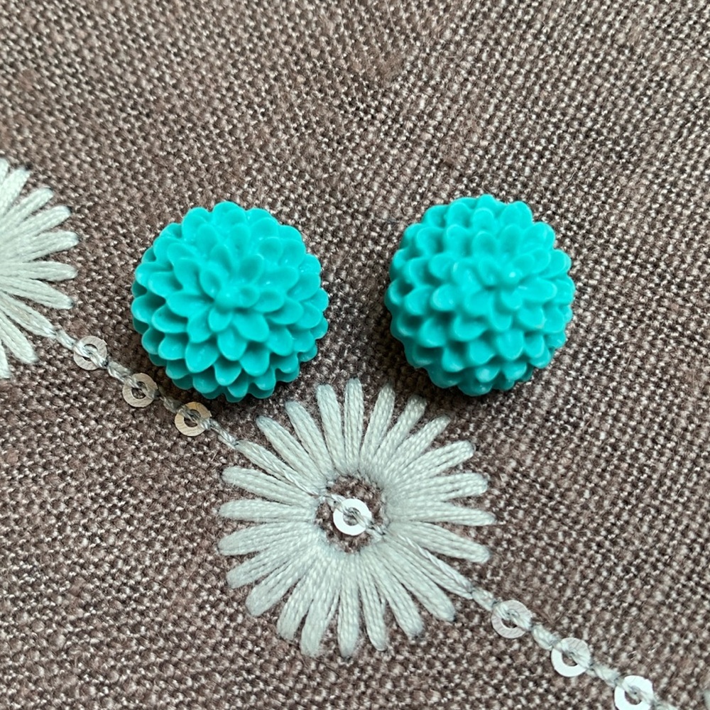 Adorable acrylic MUM flower bloom earrings in teal turquoise blue